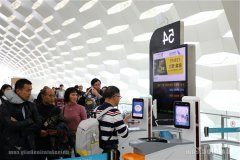 国际空运查询-春运首日旅客体验“刷脸”乘机：深圳机场越来越方便了